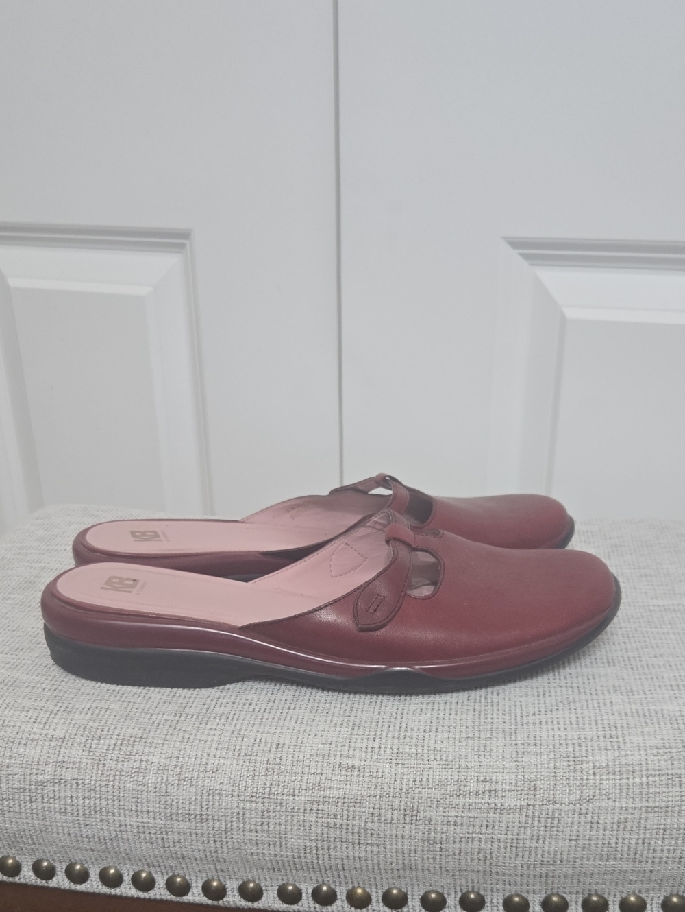 KB & Company Women's Burgundy Slip-On Mary Jane Mule In Great Condition SZ 7.5